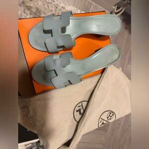 Hermes oasis color blue excellent condition 36.5